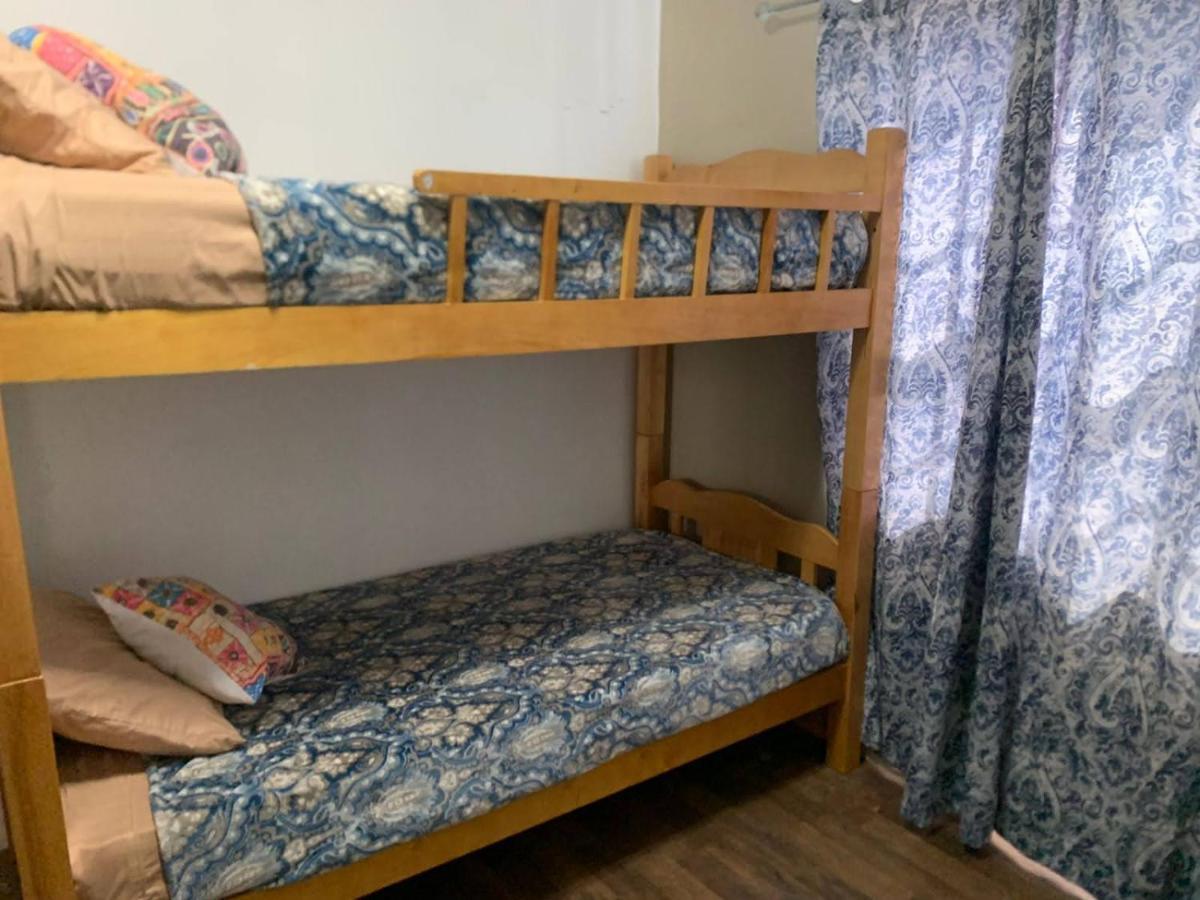 Pista Q Hostel And Apartments Oranjestad Luaran gambar