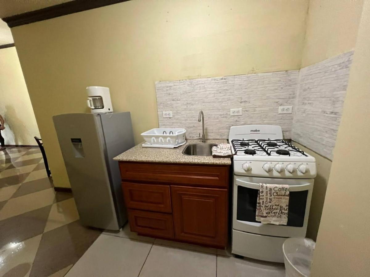 Pista Q Hostel And Apartments Oranjestad Luaran gambar