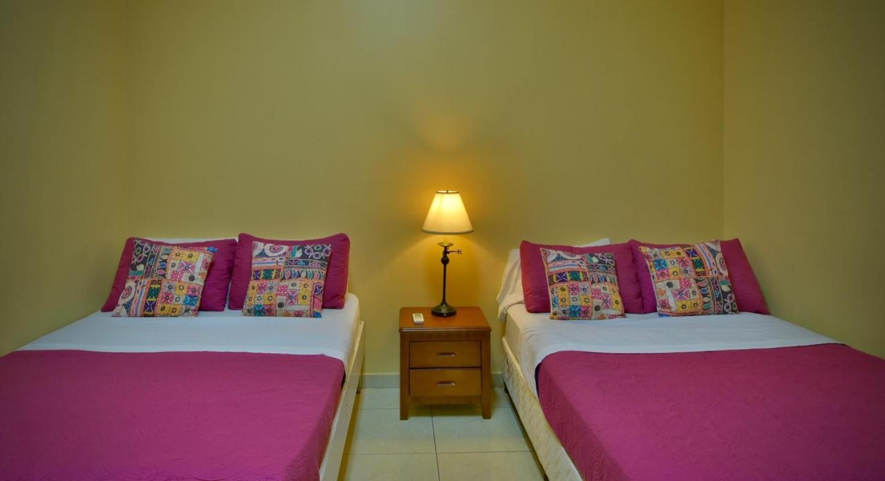Pista Q Hostel And Apartments Oranjestad Luaran gambar