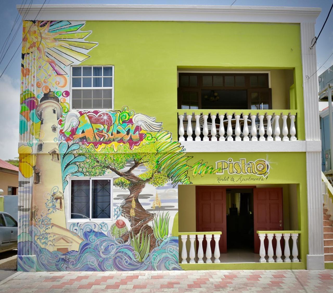 Pista Q Hostel And Apartments Oranjestad Luaran gambar