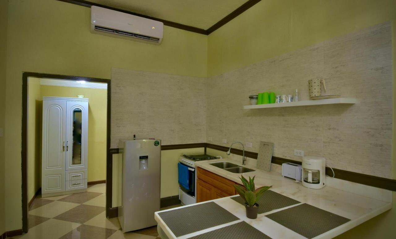 Pista Q Hostel And Apartments Oranjestad Luaran gambar