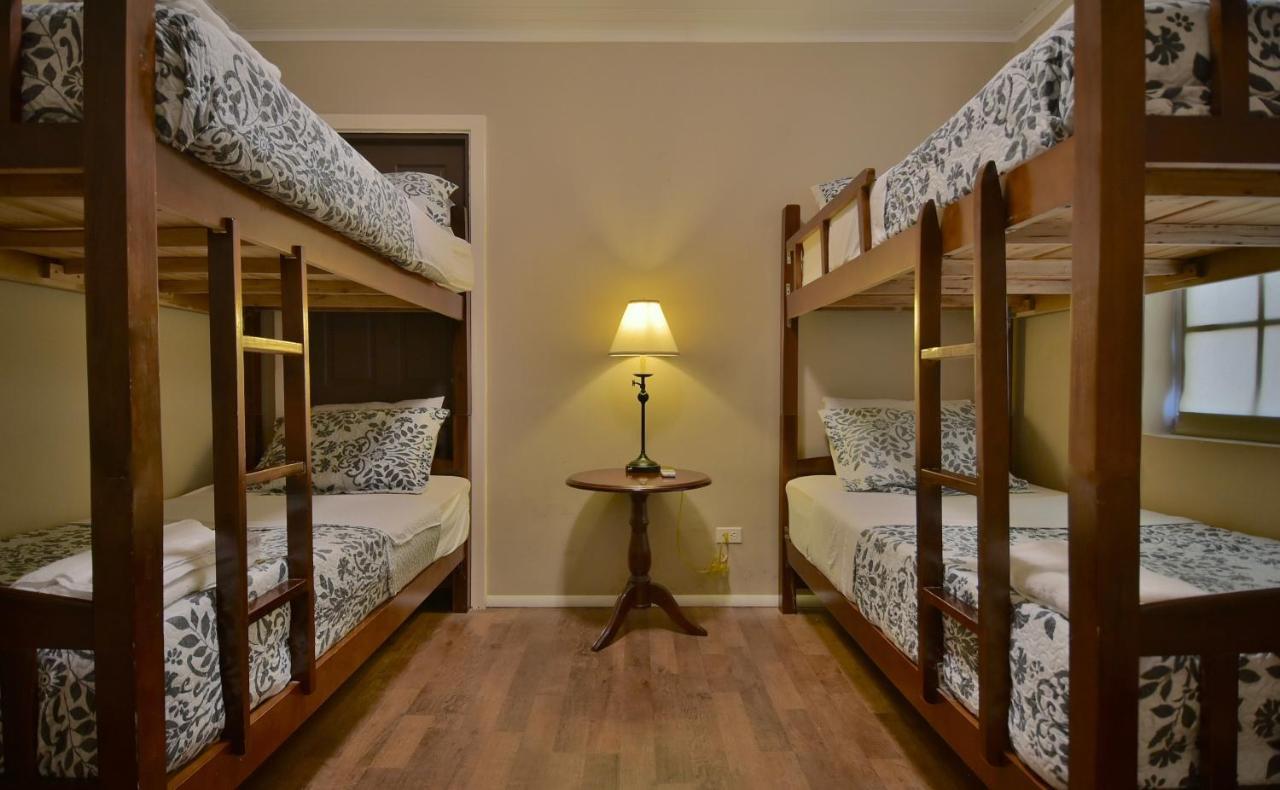 Pista Q Hostel And Apartments Oranjestad Luaran gambar