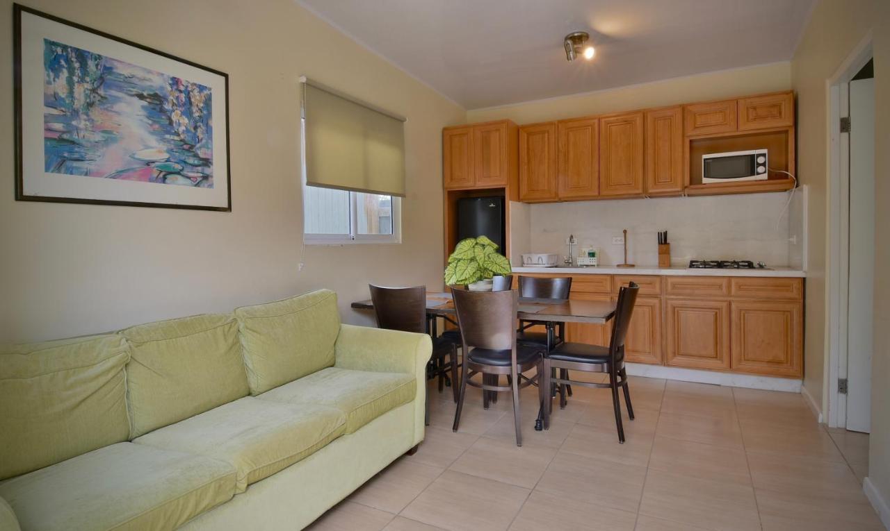 Pista Q Hostel And Apartments Oranjestad Luaran gambar