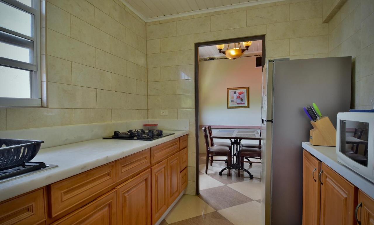 Pista Q Hostel And Apartments Oranjestad Luaran gambar