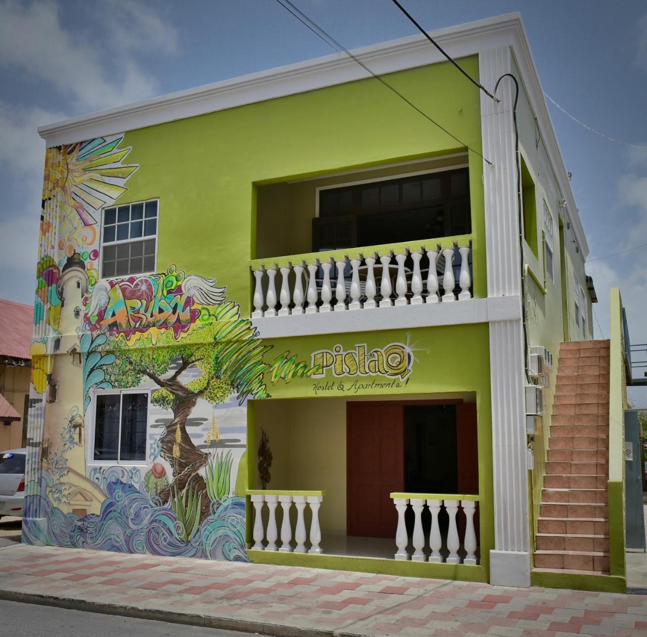 Pista Q Hostel And Apartments Oranjestad Luaran gambar